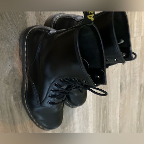 Doc Martens 1460 WOMEN'S SMOOTH LEATHER LACE UP BOOTS Size 9 - Picture 2 of 10